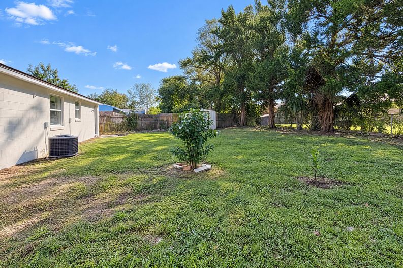 Photo 15 of 17 of 10784 Liscard Rd S, Jacksonville, FL