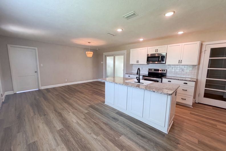 Photo 8 of 15 of 1521 W River Shore Way, Tampa, FL