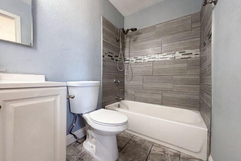 Photo 14 of 24 of 15929 La Verida Dr, Victorville, CA