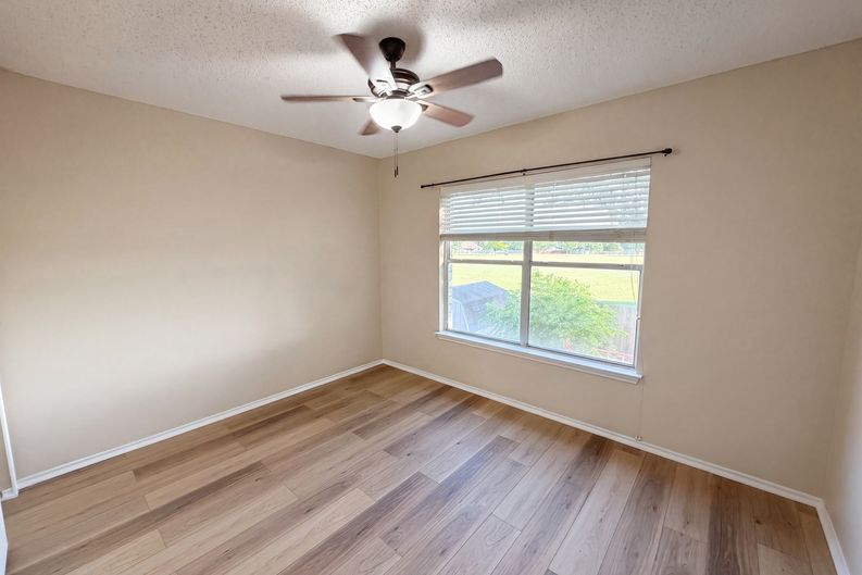 Photo 7 of 22 of 2727 High Point Dr, Round Rock, TX