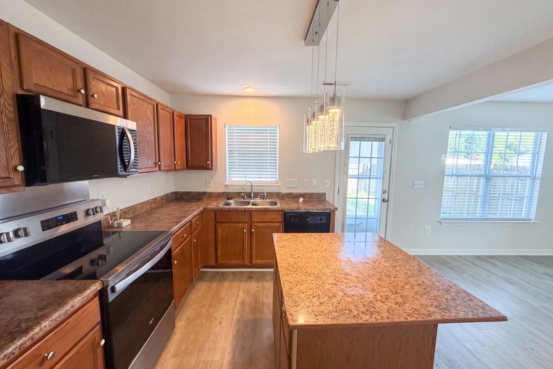Photo 7 of 20 of 4824 Yellow Locust Dr, Browns Summit, NC