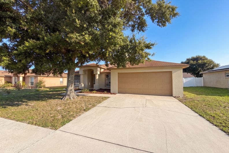 Photo 15 of 19 of 1038 Highland Crest Cir, Lake Wales, FL