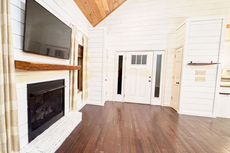 Photo 3 of 19 of 172 Gardenia Ct, Marble, NC