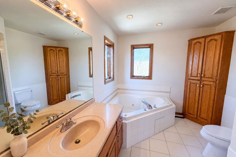 Photo 6 of 38 of 8433 Upland Ln N, Maple Grove, MN