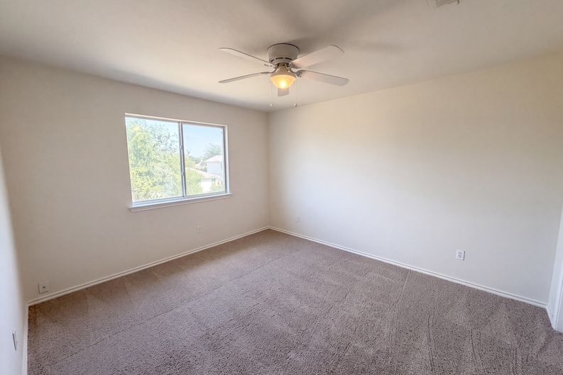 Photo 11 of 20 of 710 Encanto Dr, Leander, TX
