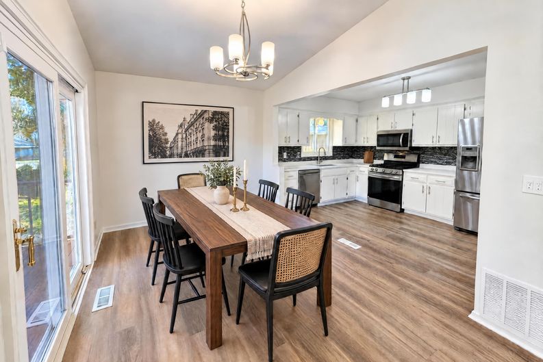 Photo 3 of 34 of 1645 Ranier Cir, Plymouth, MN