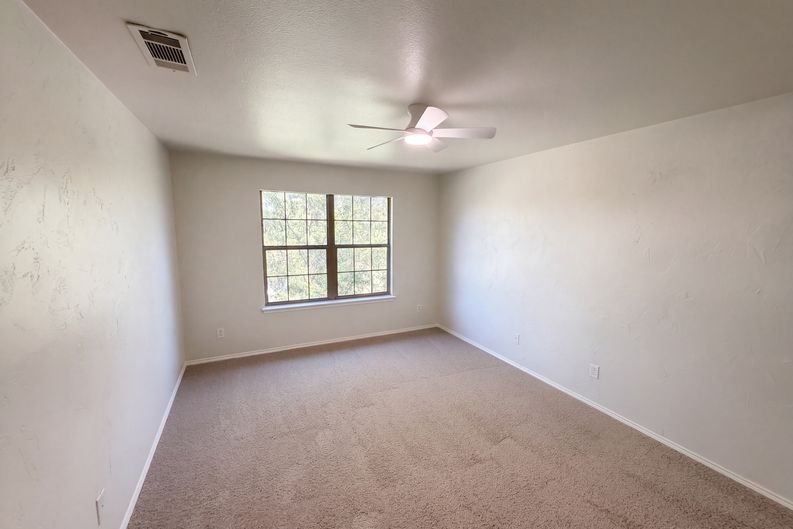 Photo 16 of 33 of 10713 Vista Heights Blvd, Fort Worth, TX
