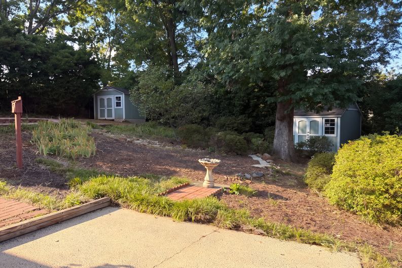 Photo 8 of 41 of 1030 McLaughlin Dr, Charlotte, NC