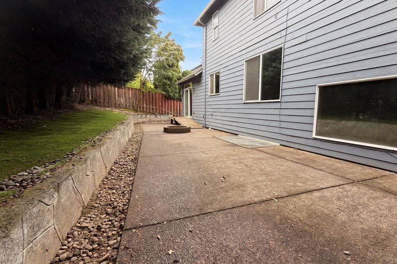 Photo 5 of 22 of 14210 SE Rolling Meadows Dr, Happy Valley, OR
