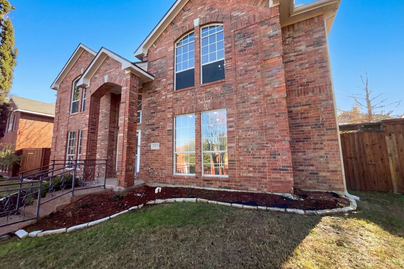 Photo 22 of 50 of 2406 Manchester Dr, Carrollton, TX