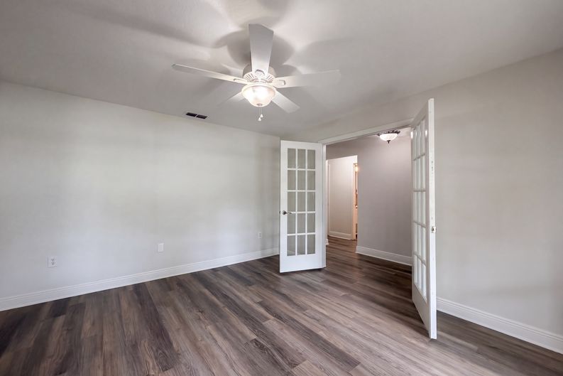 Photo 9 of 21 of 1711 Avant St, Valrico, FL
