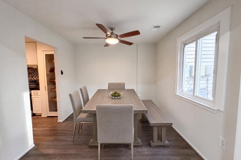 Photo 7 of 17 of 706 Kaplan Ct, Hyattsville, MD