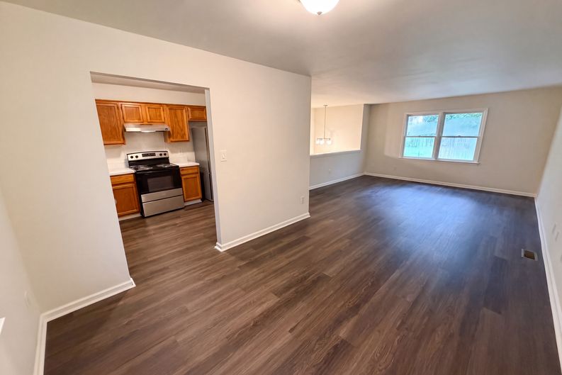 Photo 9 of 28 of 6409 Tivoli Ct, Charlotte, NC