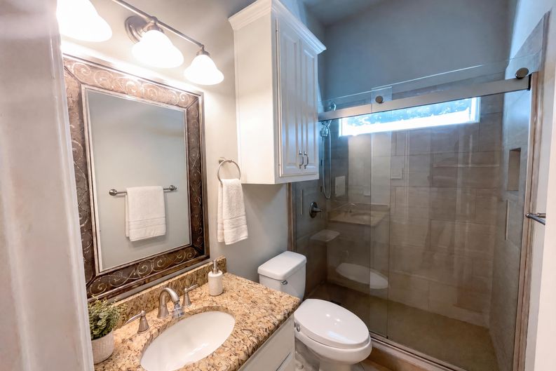 Photo 15 of 19 of 2400 Creekview Dr, Plano, TX