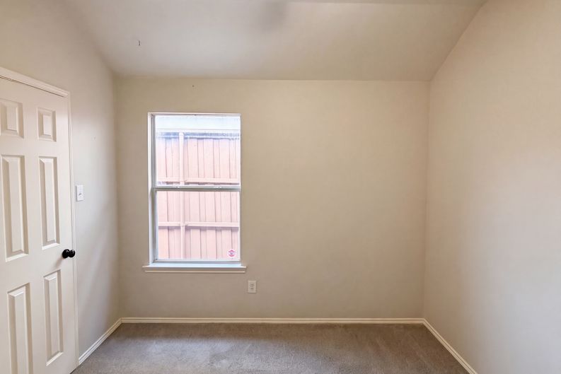 Photo 8 of 14 of 14609 Little Anne Dr, Little Elm, TX