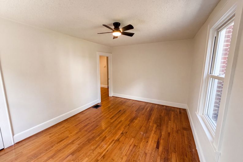 Photo 8 of 16 of 309 E Blue Ridge Dr, Greenville, SC