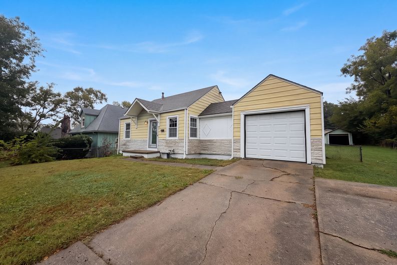 Photo 13 of 15 of 10308 E 39th St, Kansas City, MO