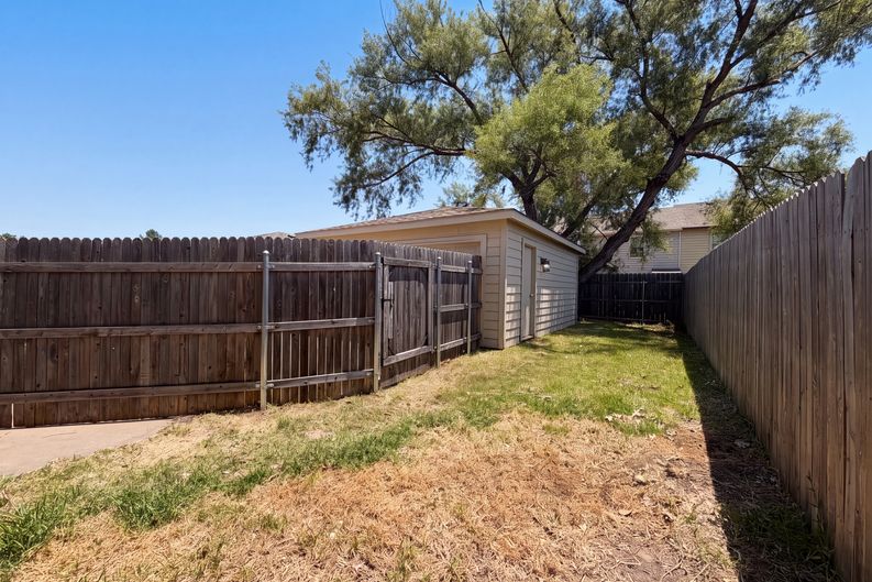 Photo 24 of 26 of 10636 Traymore Dr, Fort Worth, TX
