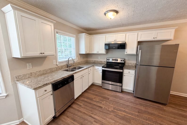 Photo 6 of 23 of 4078 Tara Ct, Loganville, GA