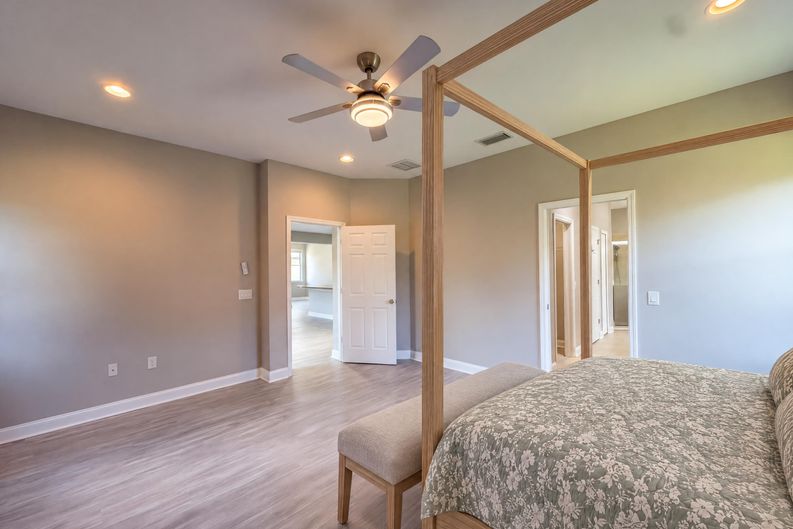 Photo 9 of 36 of 12424 Belcroft Dr, Riverview, FL
