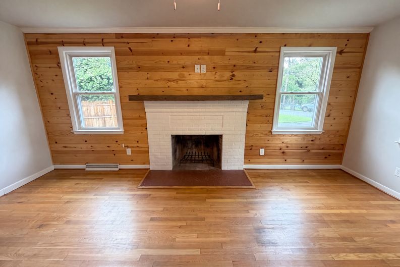 Photo 3 of 16 of 1016 Forestview Dr, Colonial Heights, VA