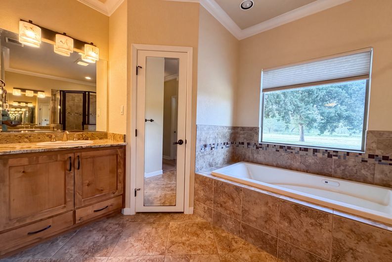 Photo 18 of 23 of 197 Vintage Ranch Cir, La Vernia, TX