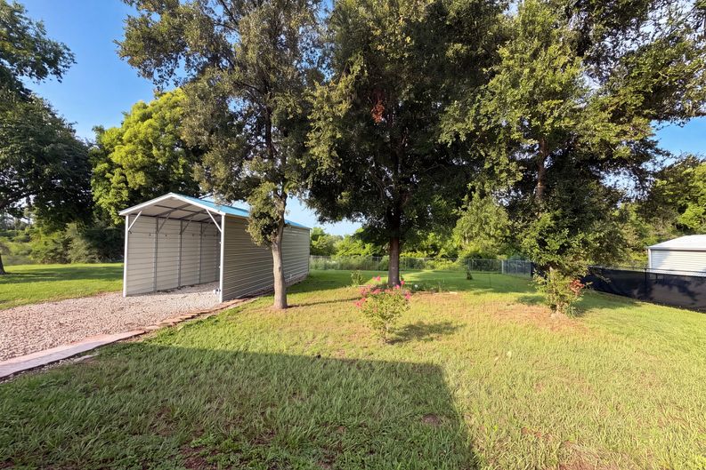 Photo 21 of 24 of 314 Dupont Cir, Howey In The Hills, FL