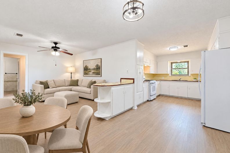 Photo 6 of 11 of 304 Helen St, Cleveland, TX