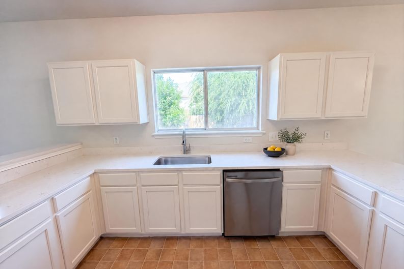 Photo 9 of 20 of 710 Encanto Dr, Leander, TX