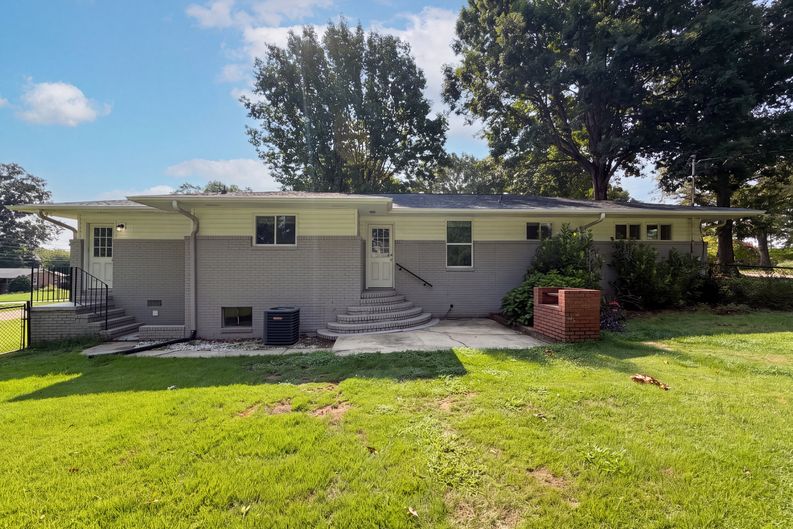 Photo 5 of 19 of 1605 Auten Rd, Gastonia, NC