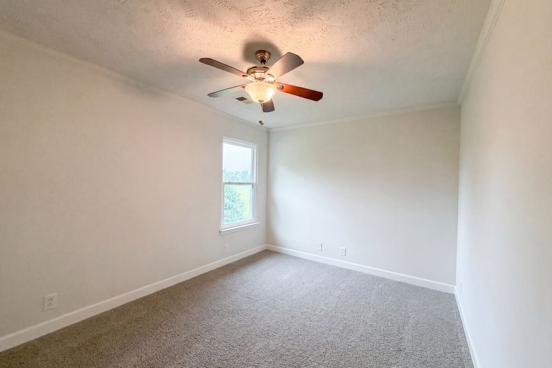 Photo 13 of 25 of 1223 California Dr, Murfreesboro, TN