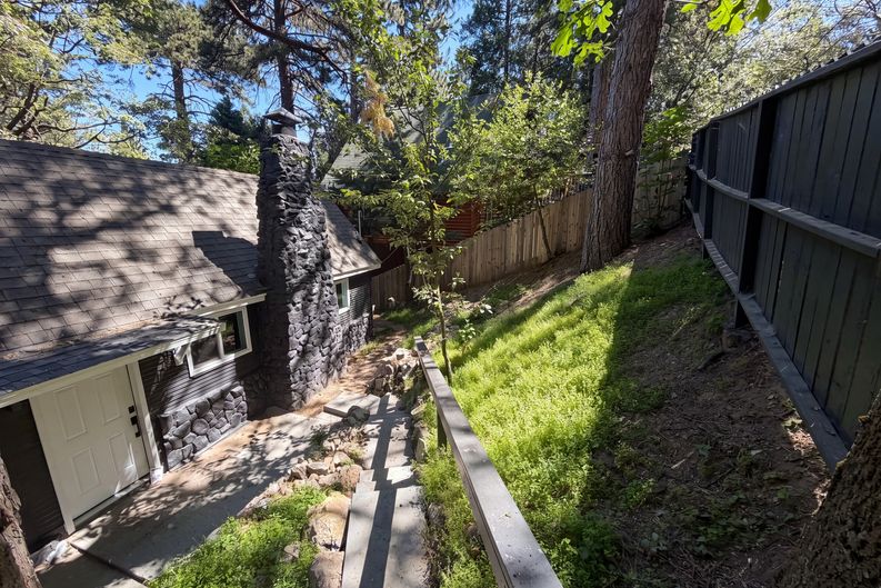 Photo 15 of 24 of 982 Oak Dr, Crestline, CA