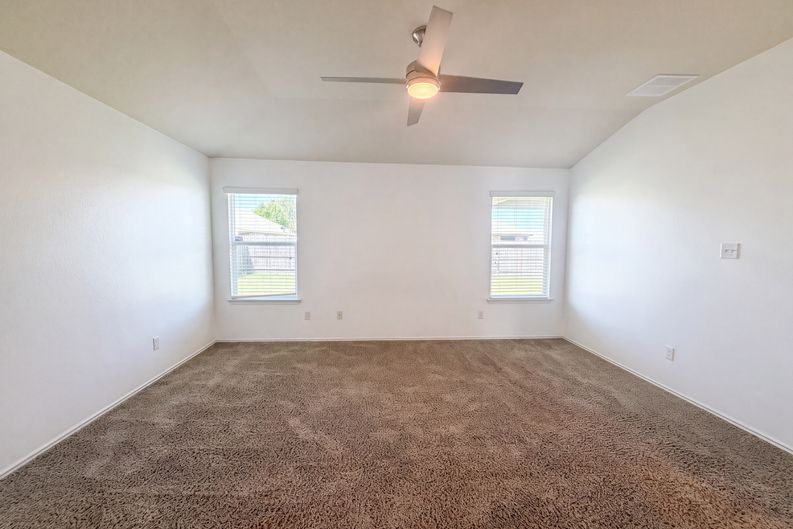 Photo 7 of 18 of 9301 Cricket Dr, Killeen, TX