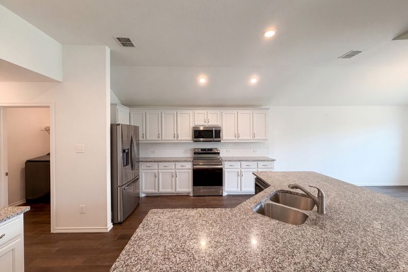 Photo 6 of 19 of 1631 Glade Meadows Dr, Joshua, TX