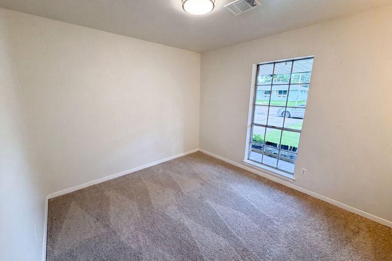 Photo 15 of 26 of 910 Luella Ave, Deer Park, TX