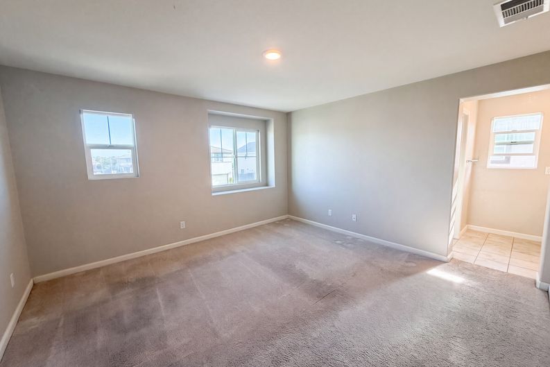 Photo 4 of 27 of 8224 Kossum Way, Elk Grove, CA