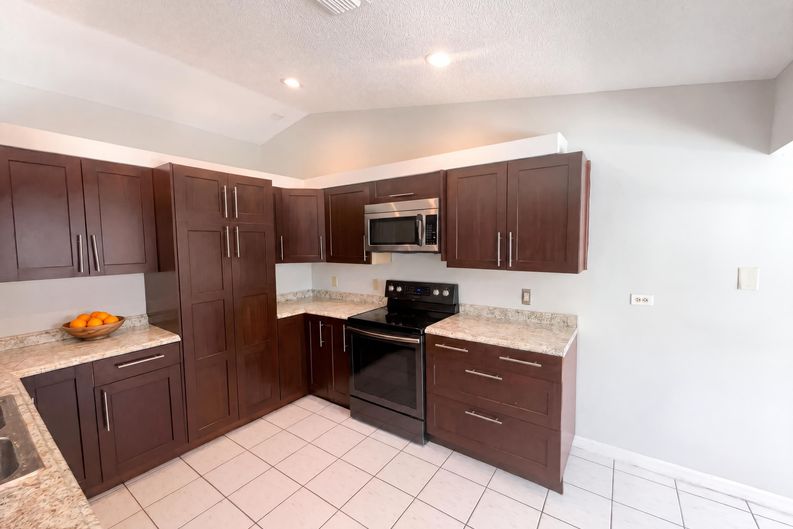 Photo 11 of 33 of 1750 Evergreen Ct, Kissimmee, FL