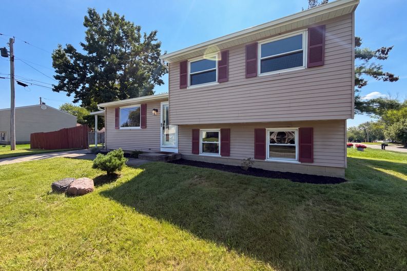Photo 26 of 33 of 2891 Grosvenor Dr, Cincinnati, OH