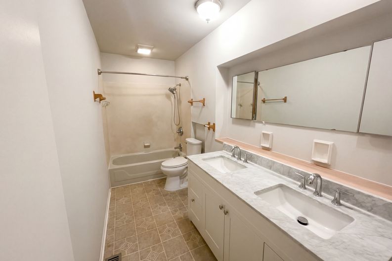 Photo 6 of 18 of 3011 Cameron St, Indianapolis, IN