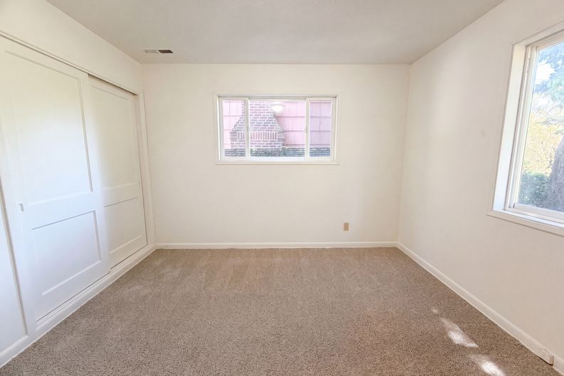 Photo 10 of 16 of 4219 SE Ellis St, Portland, OR