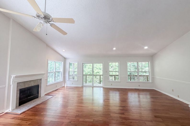 Photo 7 of 17 of 221 Grandview Dr, Statesville, NC