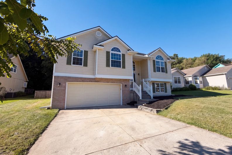 Photo 13 of 17 of 21505 E 50th Terrace Ct S, Blue Springs, MO