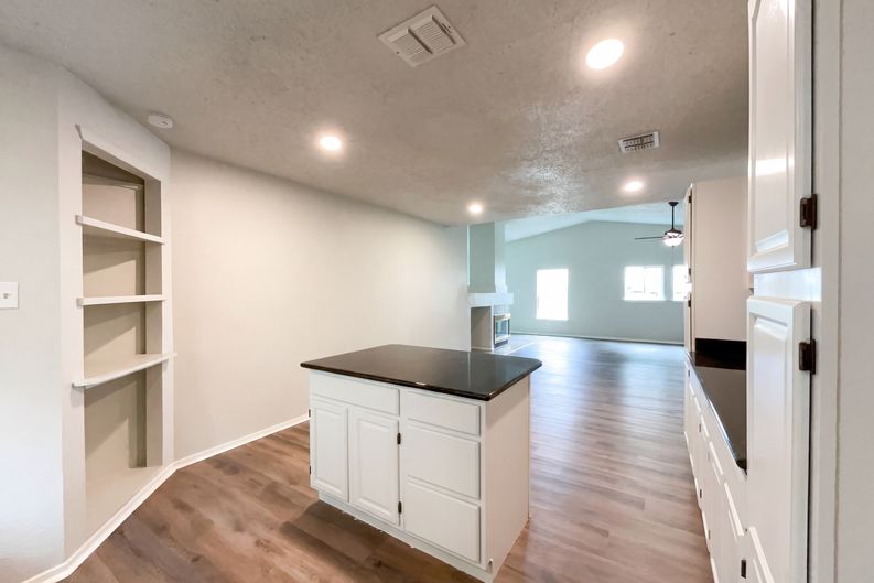 Photo 11 of 17 of 1210 Fillmore Dr, San Antonio, TX