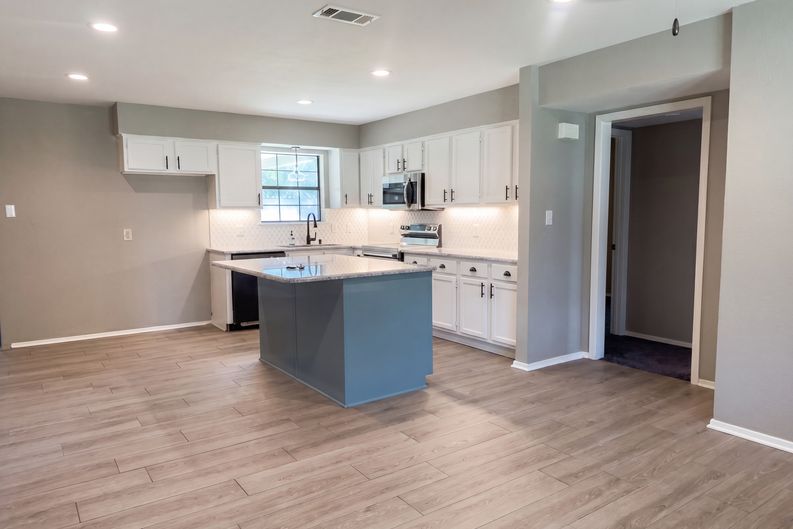 Photo 6 of 24 of 308 N Todd St, Bullard, TX