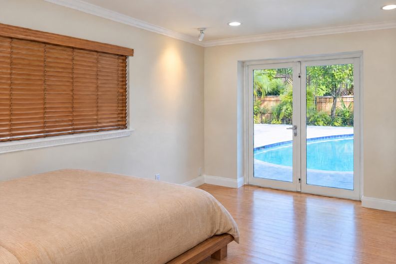 Photo 11 of 36 of 1825 NE 26th Dr, Wilton Manors, FL