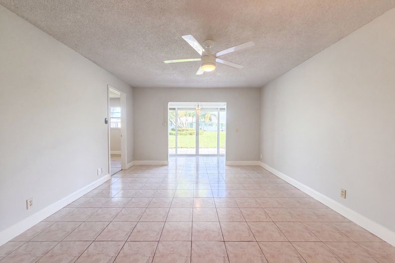 Photo 3 of 23 of 400 SW Golfview Ter, Boynton Beach, FL