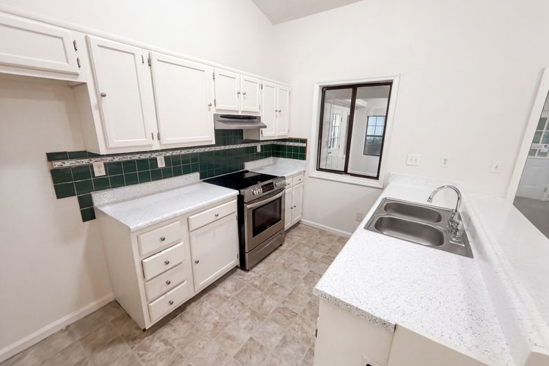 Photo 8 of 18 of 5330 Garvey Dr, Fairburn, GA