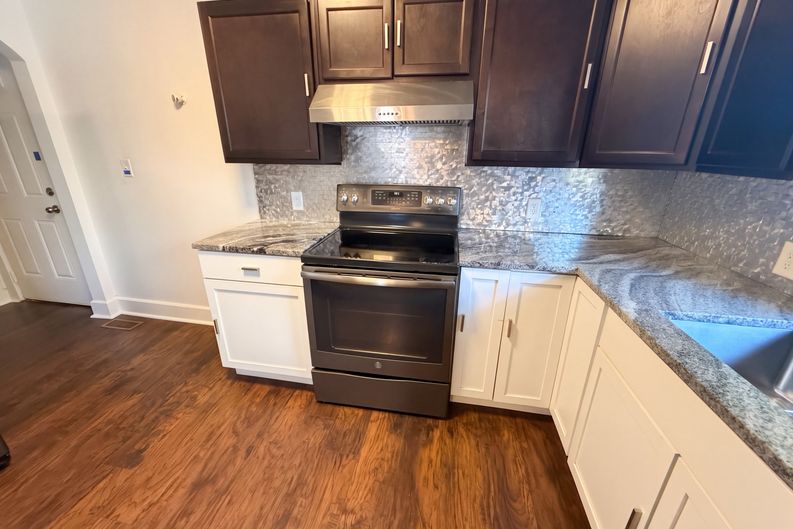 Photo 6 of 25 of 3907 E 16th St, Indianapolis, IN