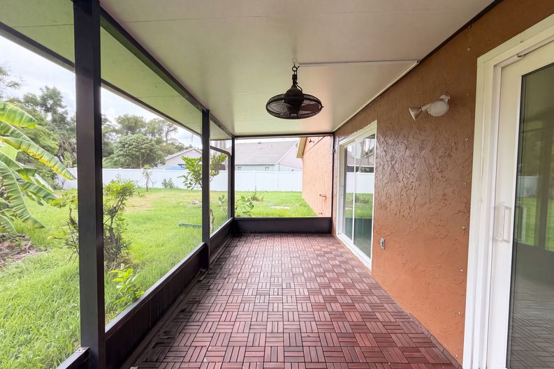 Photo 14 of 17 of 11648 Hidden Hollow Cir, Tampa, FL