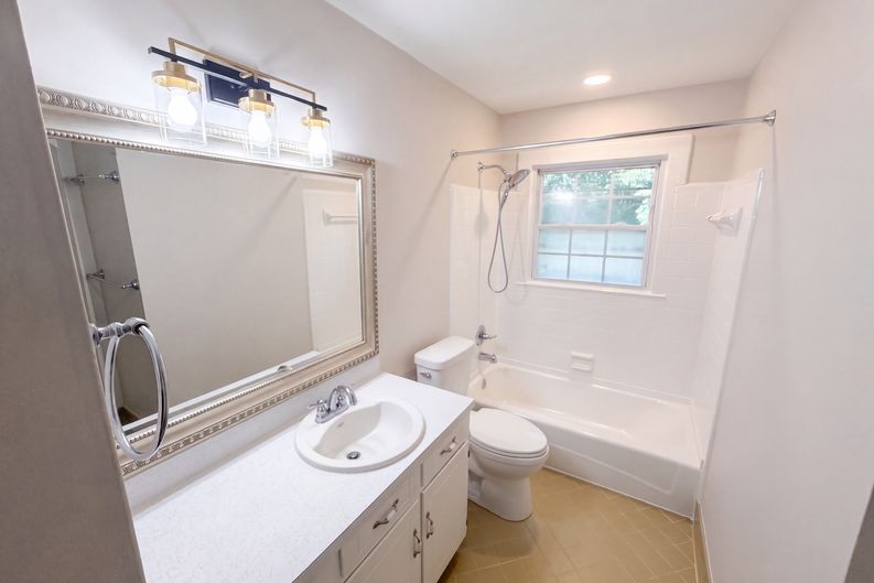 Photo 12 of 41 of 1030 McLaughlin Dr, Charlotte, NC